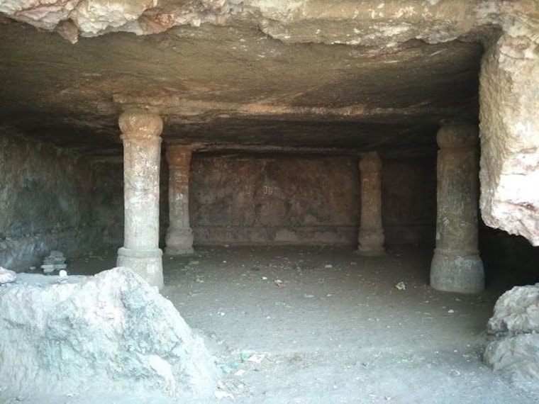 Shana Dungar Caves-2